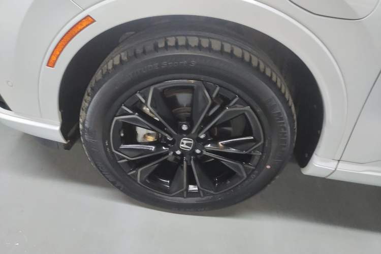 Used Honda CR-V New Energy 2023 2.0L ePHEV Flagship Edition Left Front Wheel Hub