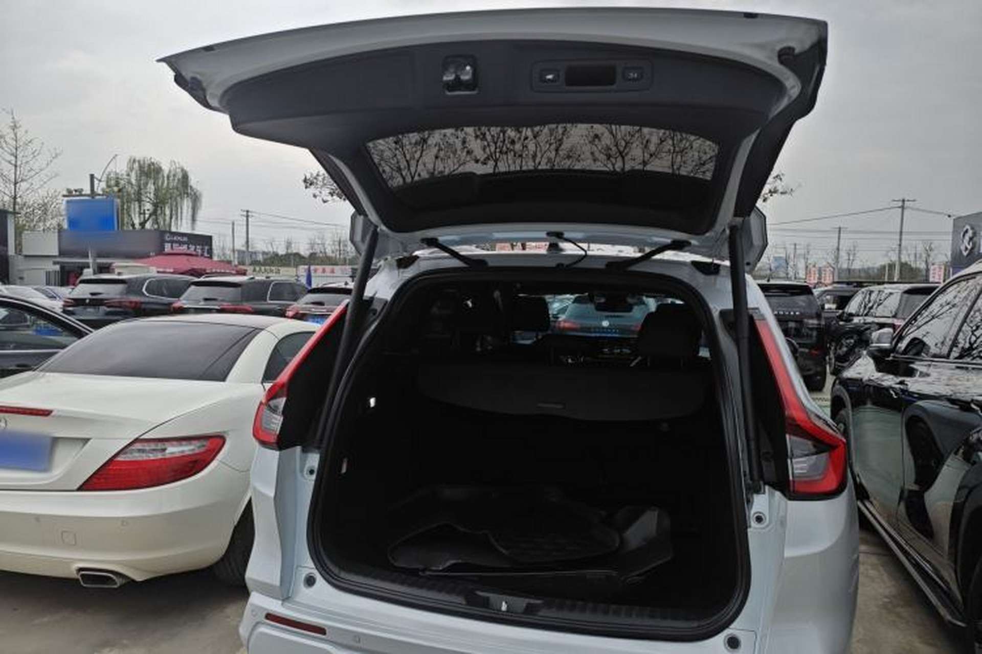 Used Honda CR-V New Energy 2023 2.0L ePHEV Luxury Edition Trunk