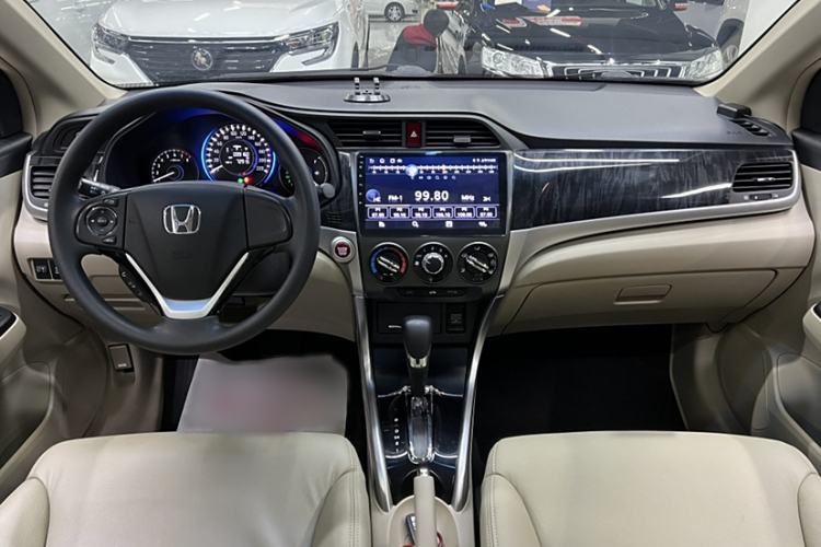 Used Honda Crider 2013 1.8L automatic luxury edition Interior 3