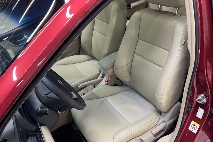 Used Honda Crider 2013 1.8L automatic luxury edition Left Front Seat