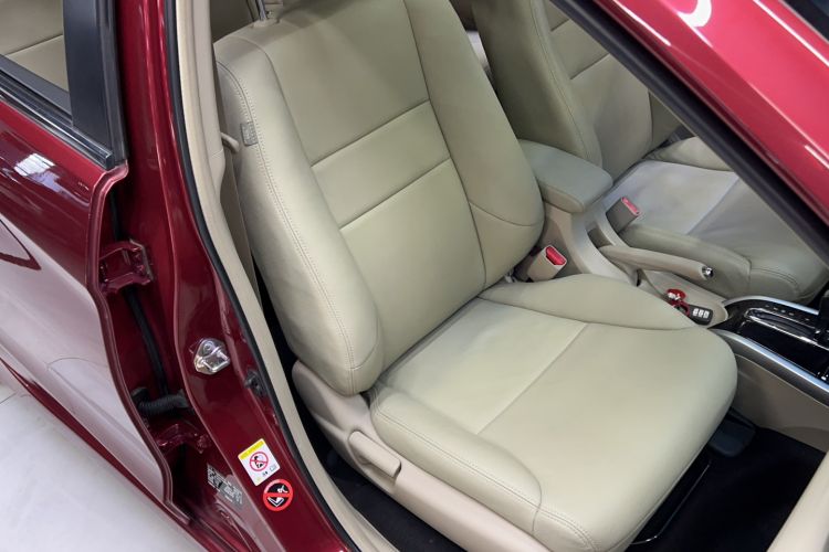 Used Honda Crider 2013 1.8L automatic luxury edition Right Front Seat