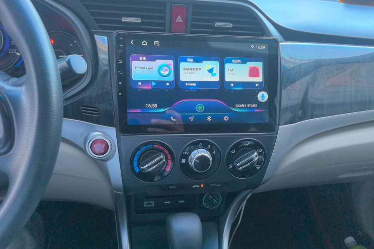 Used Honda Crider 2013 1.8L automatic luxury edition Audio And AC Panel