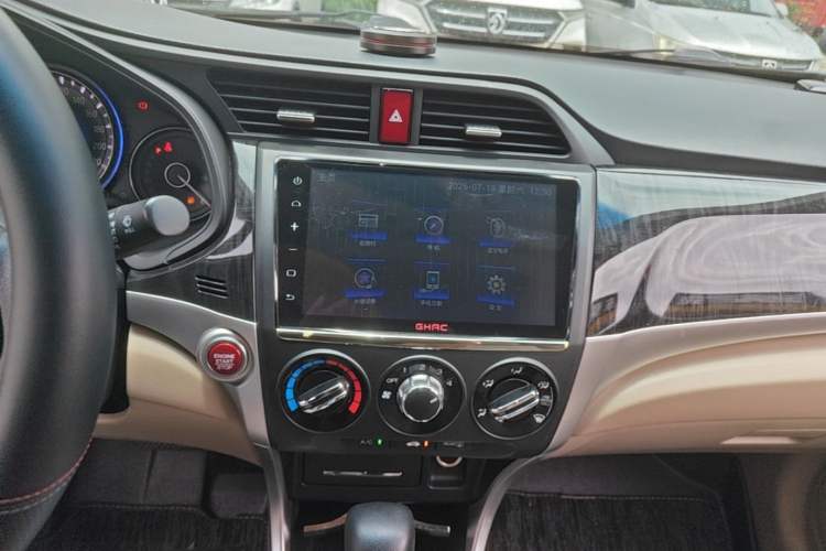 Used Honda Crider 2013 1.8L automatic luxury edition Audio And AC Panel