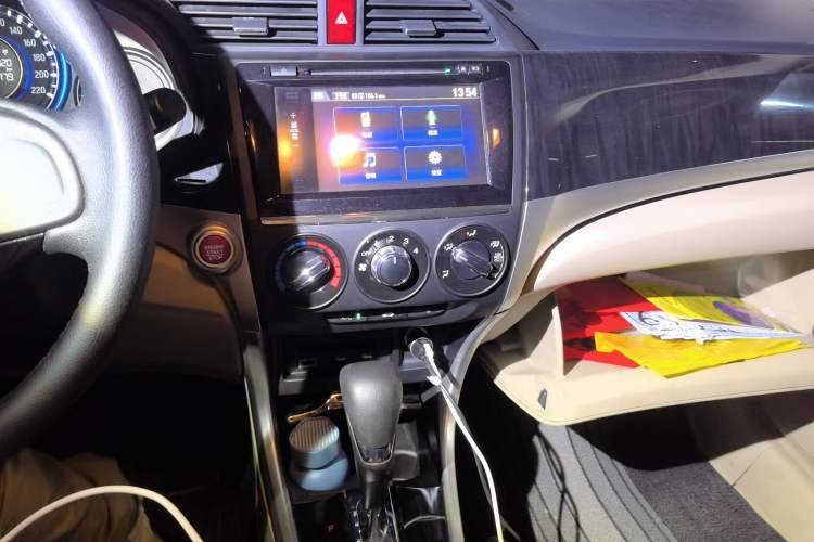 Used Honda Crider 2013 1.8L automatic luxury edition Audio And AC Panel
