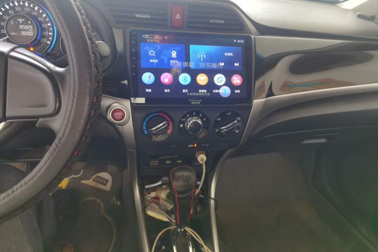 Used Honda Crider 2013 1.8L automatic luxury edition Audio And AC Panel