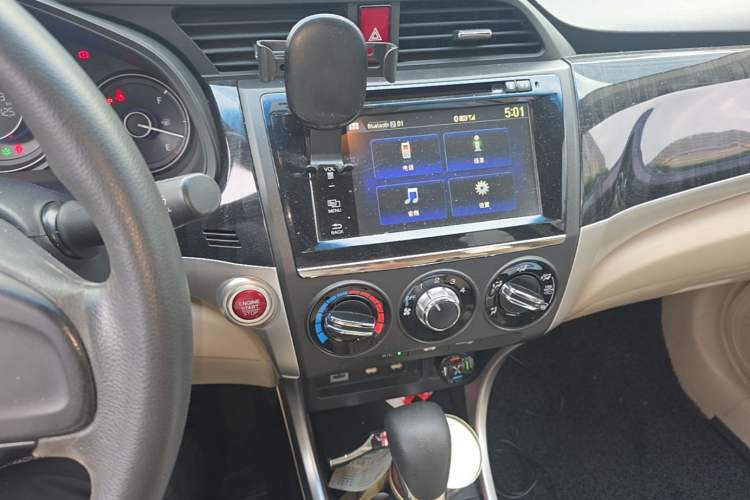 Used Honda Crider 2013 1.8L automatic luxury edition Audio And AC Panel