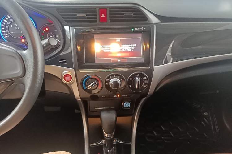 Used Honda Crider 2013 1.8L automatic luxury edition Audio And AC Panel