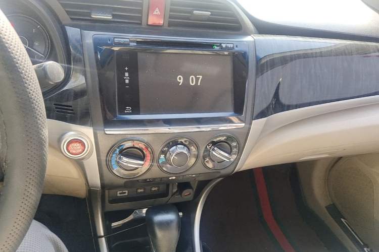 Used Honda Crider 2013 1.8L automatic luxury edition Audio And AC Panel