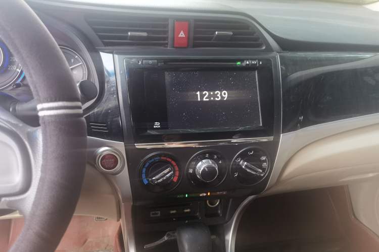 Used Honda Crider 2013 1.8L automatic luxury edition Audio And AC Panel