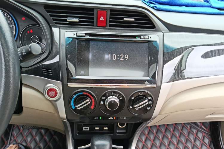 Used Honda Crider 2013 1.8L automatic luxury edition Audio And AC Panel