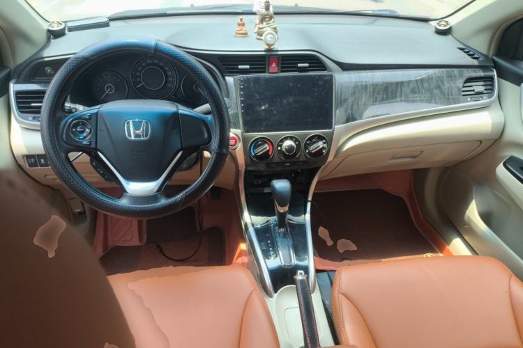 Used Honda Crider 2013 1.8L automatic luxury edition Center Console