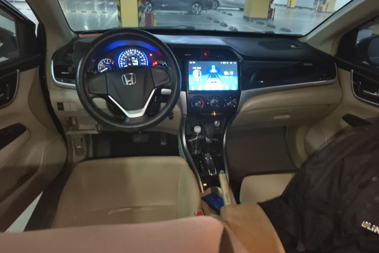 Used Honda Crider 2013 1.8L automatic comfort version Center Console