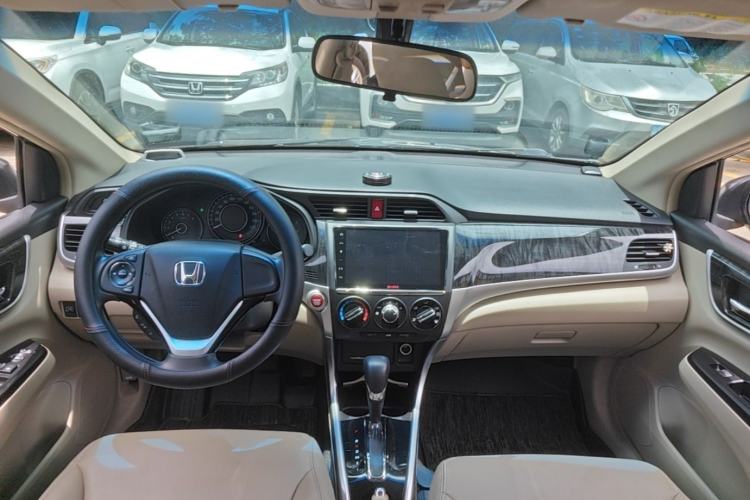 Used Honda Crider 2013 1.8L automatic luxury edition Center Console