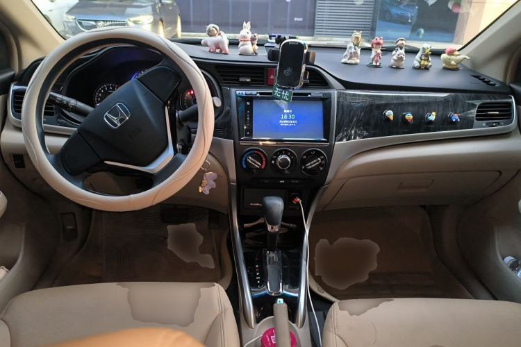Used Honda Crider 2013 1.8L automatic comfort version Center Console