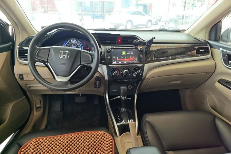 Used Honda Crider 2013 1.8L automatic comfort version Center Console