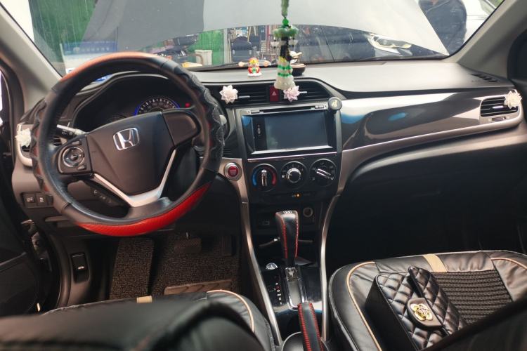Used Honda Crider 2013 1.8L automatic luxury edition Center Console