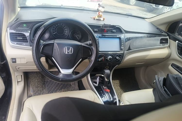 Used Honda Crider 2013 1.8L automatic comfort version Center Console