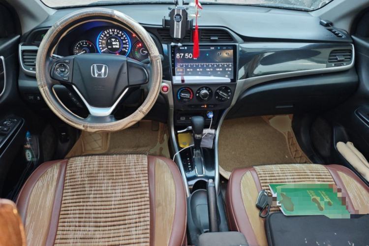 Used Honda Crider 2013 1.8L automatic luxury edition Center Console