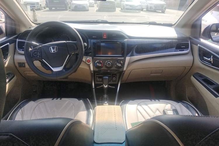Used Honda Crider 2013 1.8L automatic luxury edition Center Console