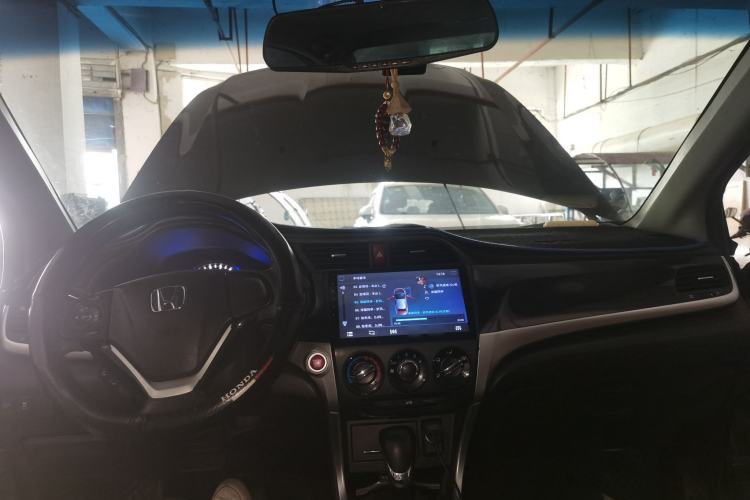 Used Honda Crider 2013 1.8L automatic luxury edition Center Console