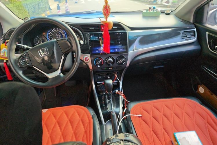 Used Honda Crider 2013 1.8L automatic luxury edition Center Console
