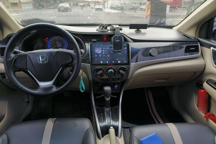 Used Honda Crider 2013 1.8L automatic comfort version Center Console