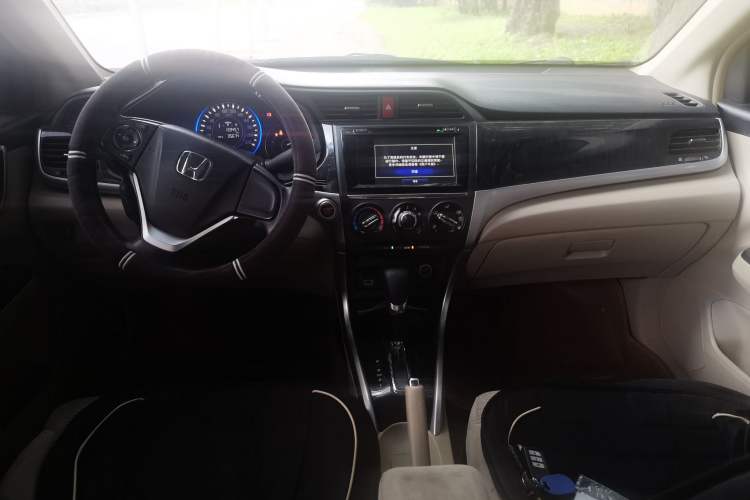 Used Honda Crider 2013 1.8L automatic luxury edition Center Console