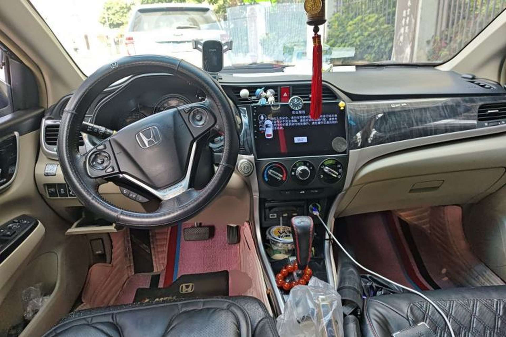Used Honda Crider 2013 1.8L automatic luxury edition Center Console