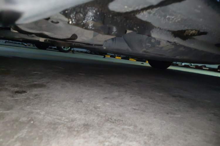 Used Honda Crider 2013 1.8L automatic luxury edition Chassis Front Left