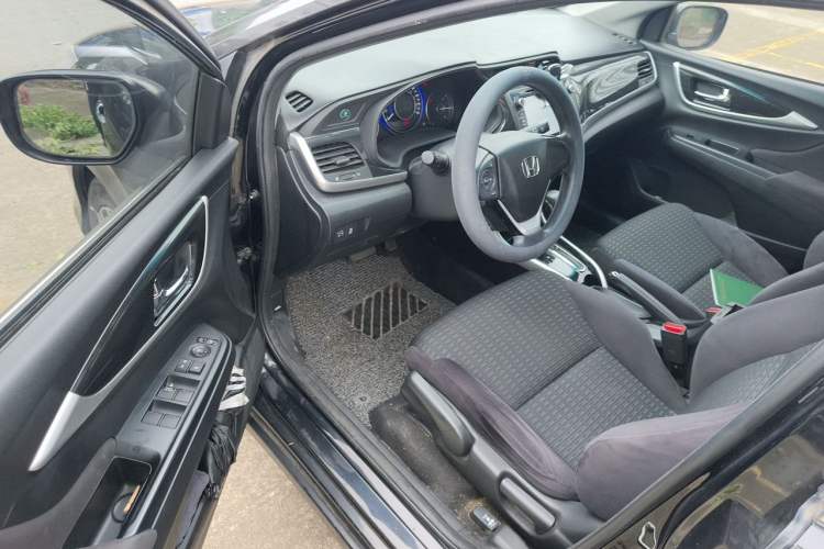 Used Honda Crider 2013 1.8L automatic luxury edition Driver Seat
