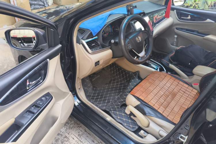 Used Honda Crider 2013 1.8L automatic luxury edition Driver Seat
