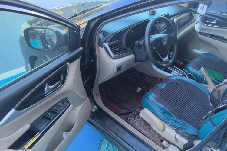 Used Honda Crider 2013 1.8L automatic luxury edition Driver Seat