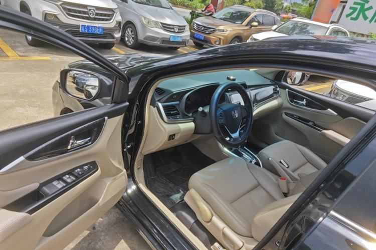 Used Honda Crider 2013 1.8L automatic luxury edition Driver Seat