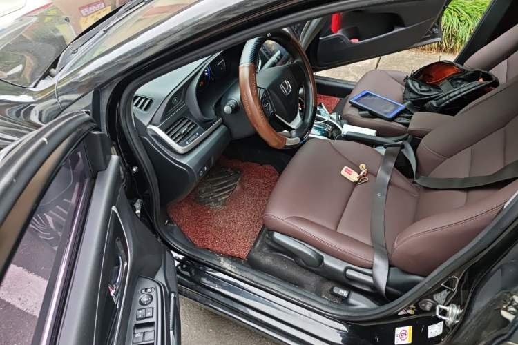Used Honda Crider 2013 1.8L automatic luxury edition Driver Seat
