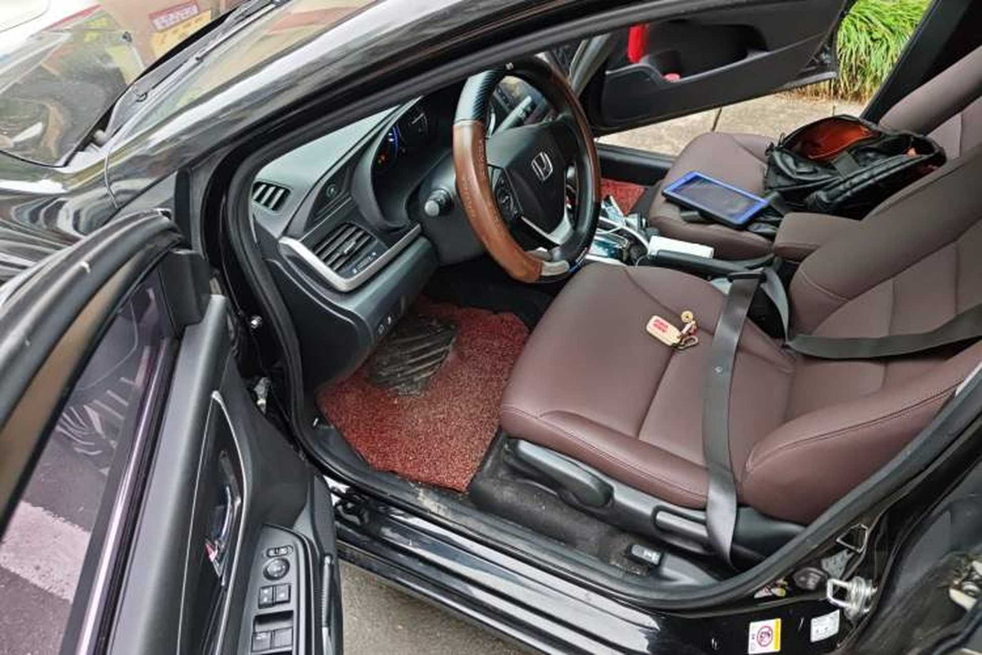 Used Honda Crider 2013 1.8L automatic luxury edition Driver Seat