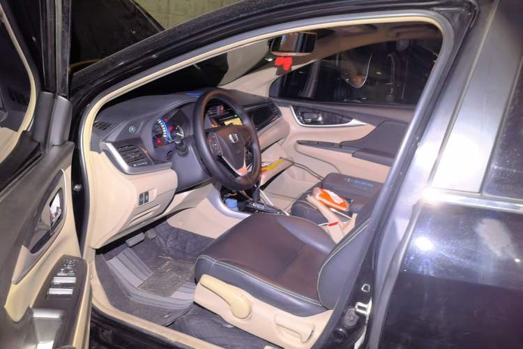 Used Honda Crider 2013 1.8L automatic luxury edition Driver Seat