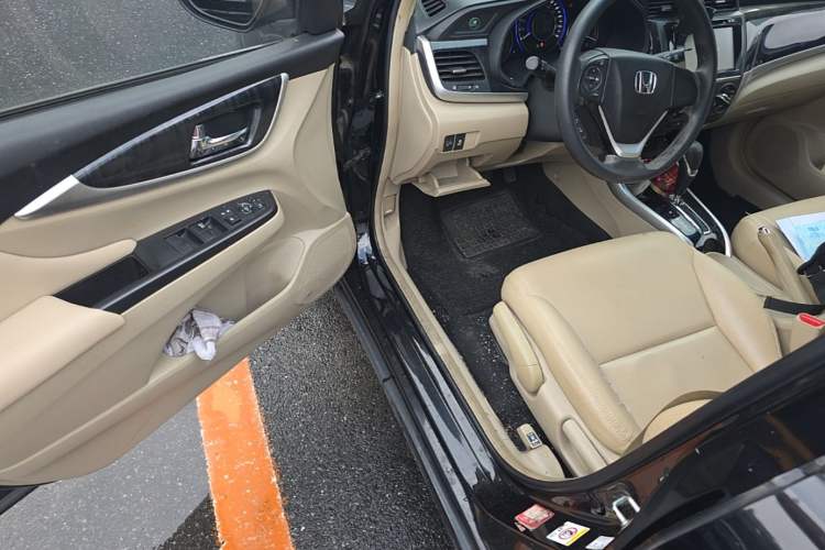 Used Honda Crider 2013 1.8L automatic luxury edition Driver Seat