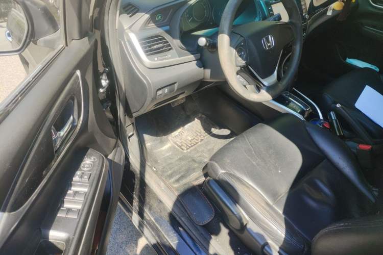 Used Honda Crider 2013 1.8L automatic luxury edition Driver Seat