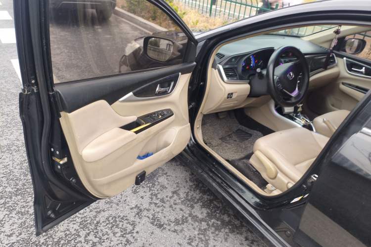 Used Honda Crider 2013 1.8L automatic luxury edition Driver Seat