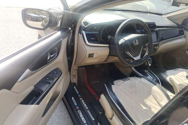 Used Honda Crider 2013 1.8L automatic luxury edition Driver Seat