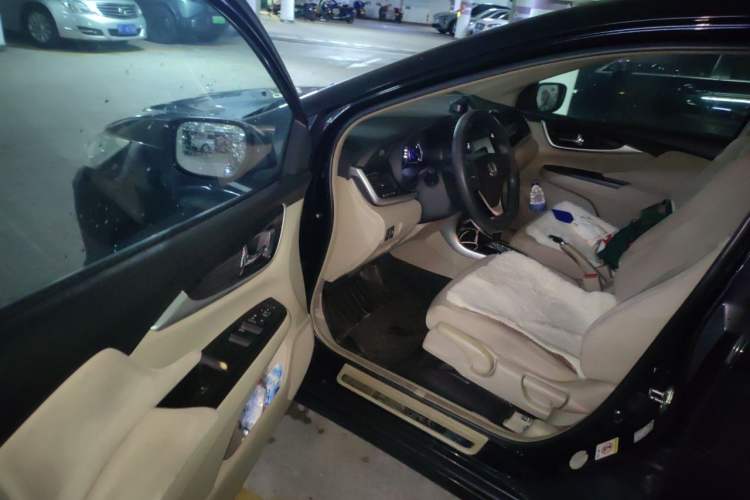 Used Honda Crider 2013 1.8L automatic luxury edition Driver Seat