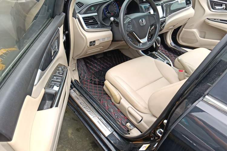 Used Honda Crider 2013 1.8L automatic luxury edition Driver Seat