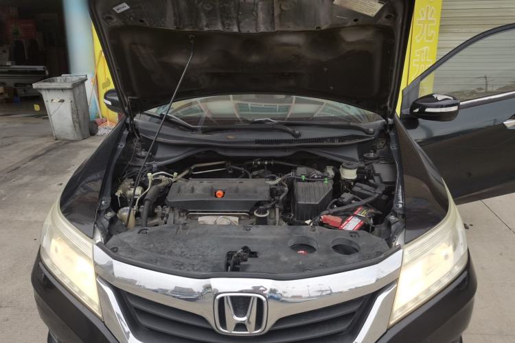 Used Honda Crider 2013 1.8L automatic luxury edition Engine Bay
