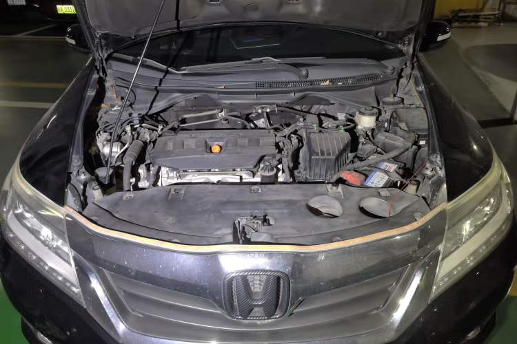 Used Honda Crider 2013 1.8L automatic luxury edition Engine Bay