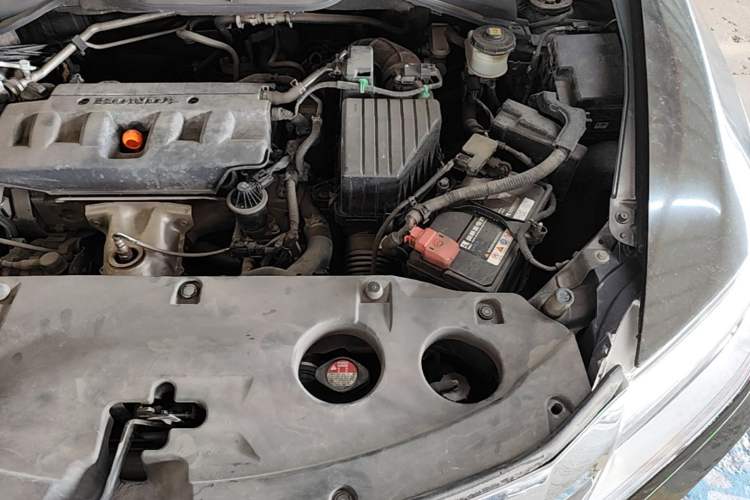Used Honda Crider 2013 1.8L automatic flagship version Engine Bay Left