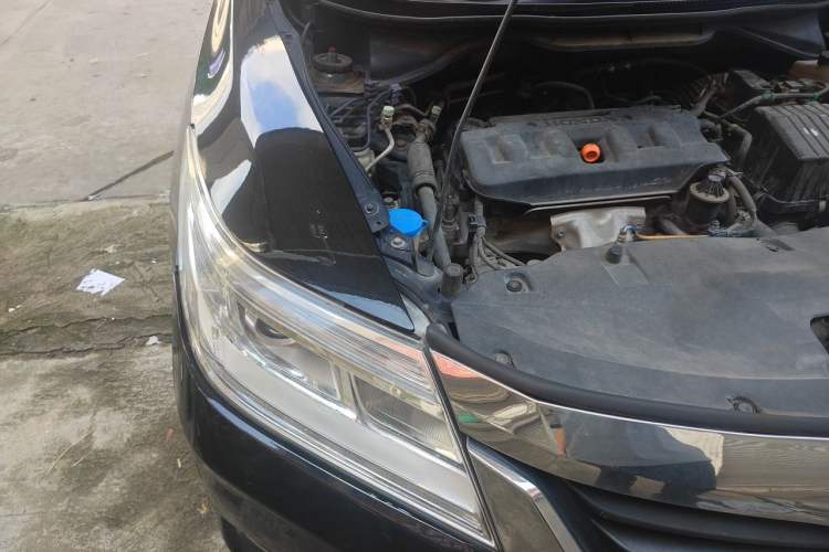Used Honda Crider 2013 1.8L automatic luxury edition Engine Bay Right