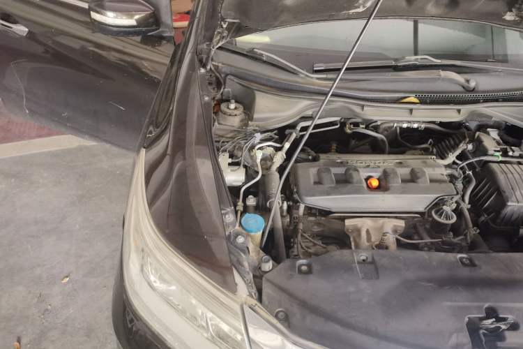 Used Honda Crider 2013 1.8L automatic luxury edition Engine Bay Right
