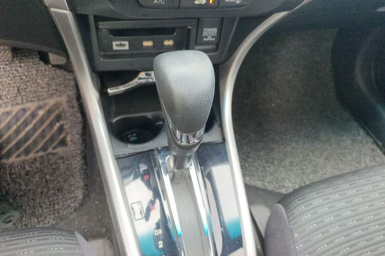 Used Honda Crider 2013 1.8L automatic luxury edition Gear Lever