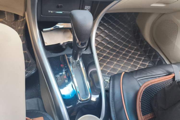 Used Honda Crider 2013 1.8L automatic luxury edition Gear Lever