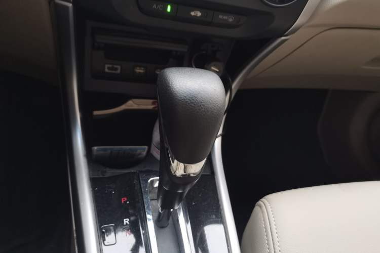 Used Honda Crider 2013 1.8L automatic luxury edition Gear Lever